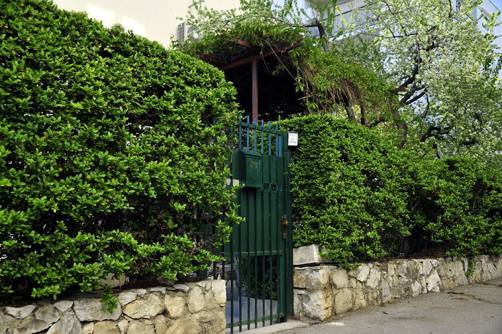 Green Garden Apartment Split Exterior photo