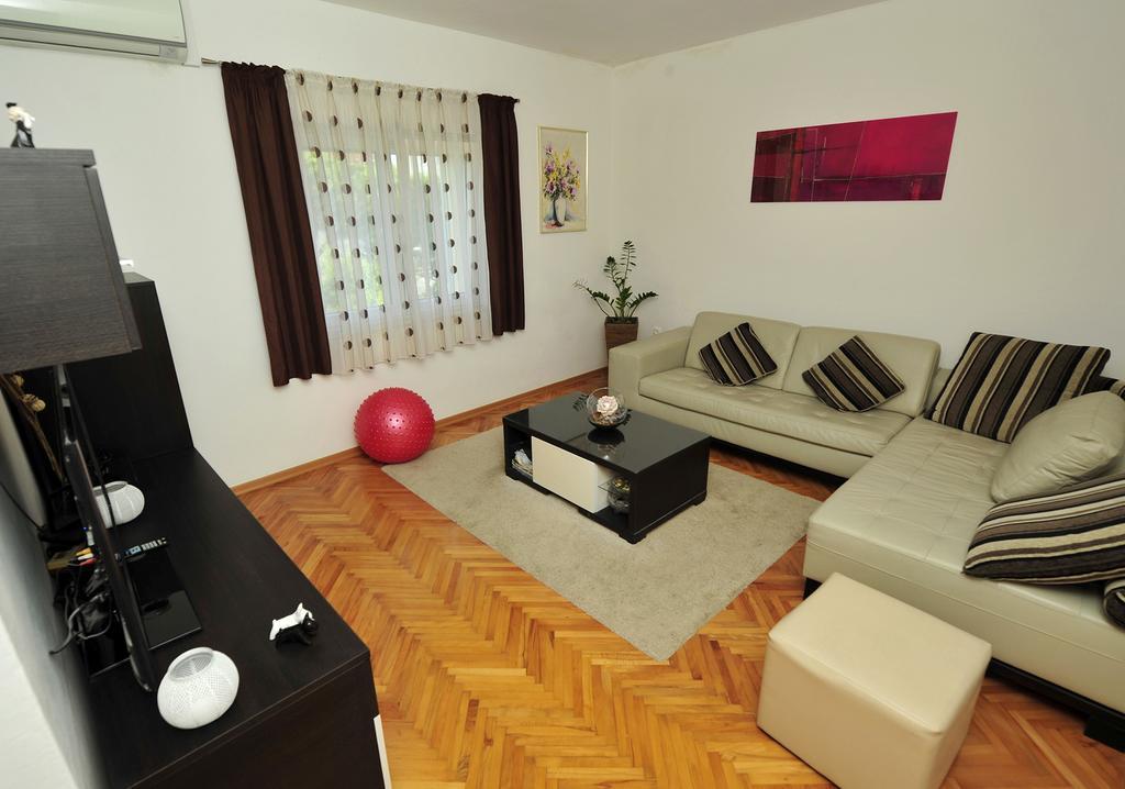 Green Garden Apartment Split Exterior photo